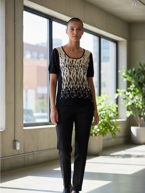 Escada Black and Cream Geometric Short-Sleeve Knit Top zipper Back Virgin Wool M